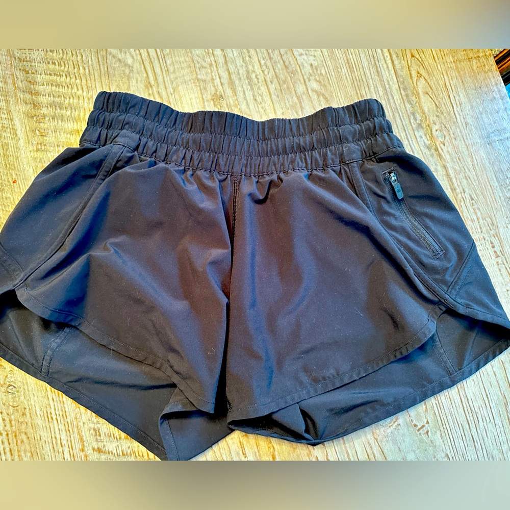 Lululemon 5” Track that mid-rise black short